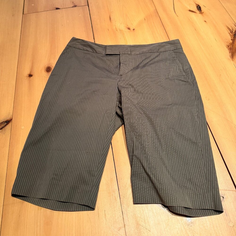 Women's Size 8 Banana Republic Bermuda Shorts